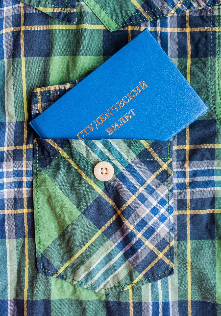 Студенческий билет визитная карточка в мир молодости Студенческий билет