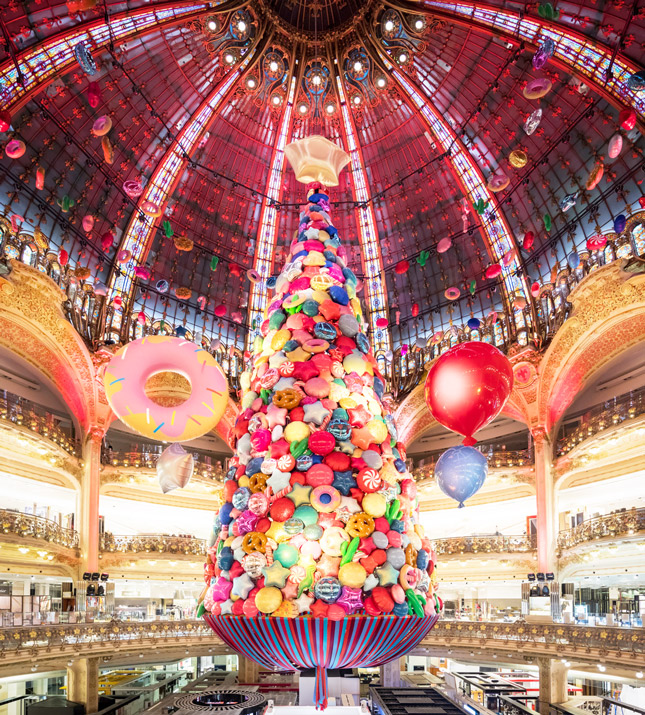 Как украшают универмаги к новогодним праздникам Галери Лафайет украшение универмага