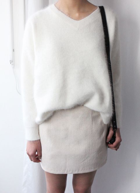 Носим белый свитер с юбкой Белый свитер с юбкой
