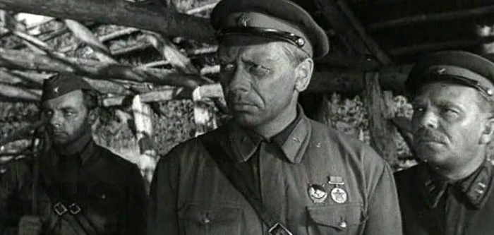 кадр из к/ф "Живые и мертвые" живые и мертвые