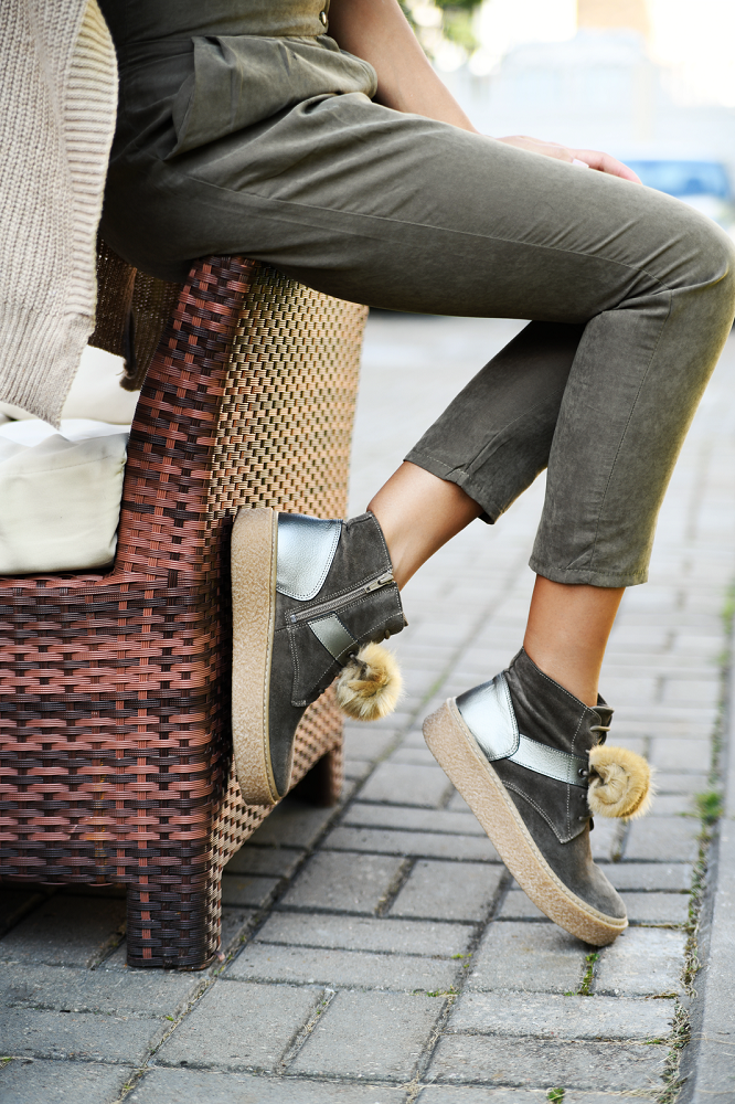 прекрасная обувь для прогулки молодая блогер