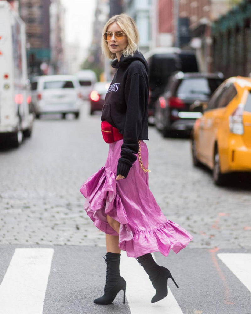 летящая юбка прекрасна в паре с толстовкой луки со свитшотами