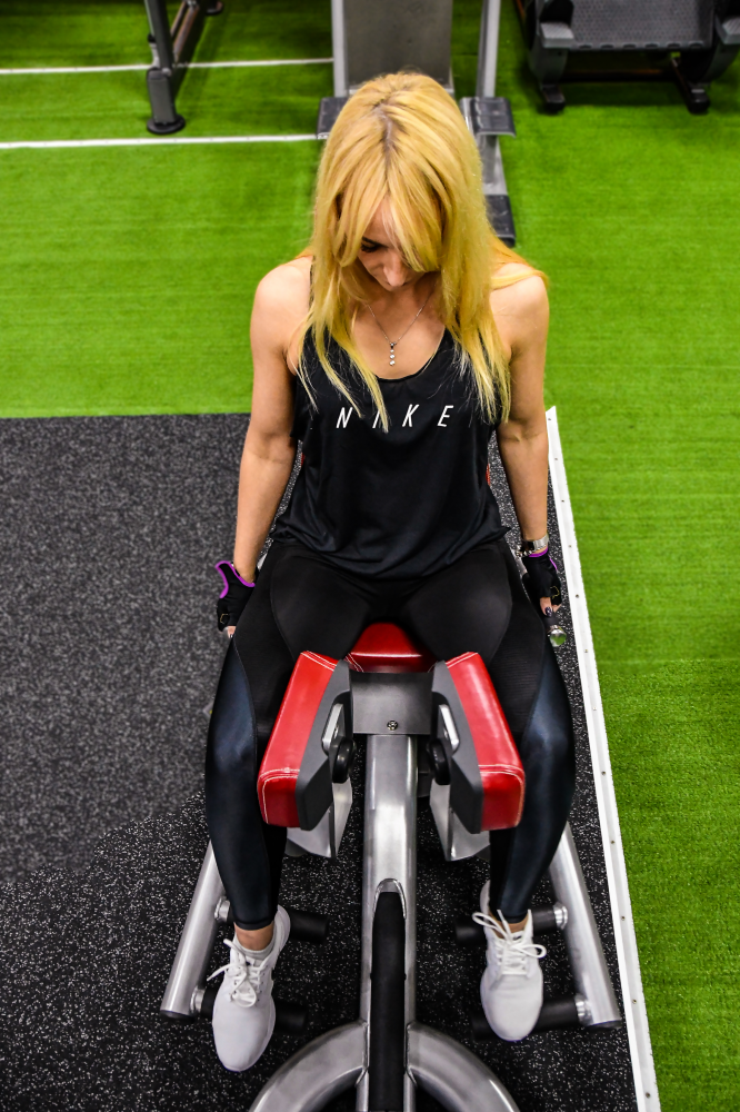 прорабатываем бедра сет упражнений от персонального тренера из фитнес-клуба