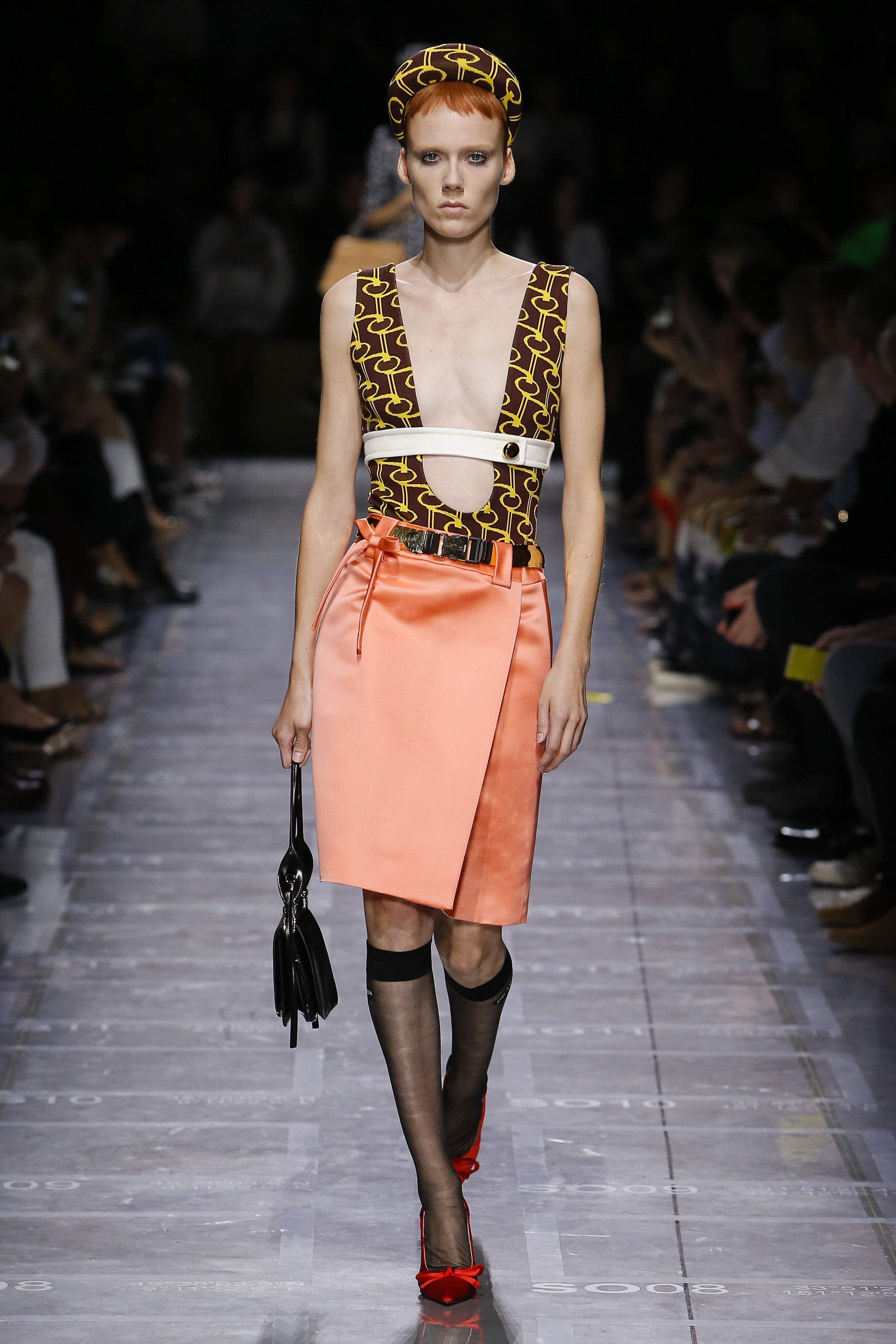 Prada SS' 2019 главный цвет 2019 года по версии пантон